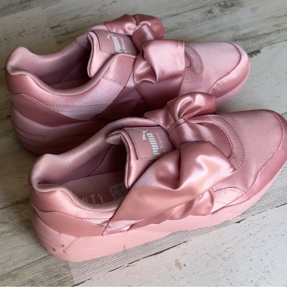 Puma x Fenty by Rihanna Pink Bow Shoes Size 8.5 - Picture 5 of 13